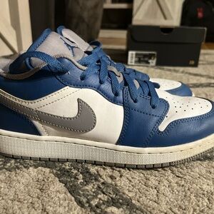Nike Air Jordan 1 low “true blue” size 6 youth